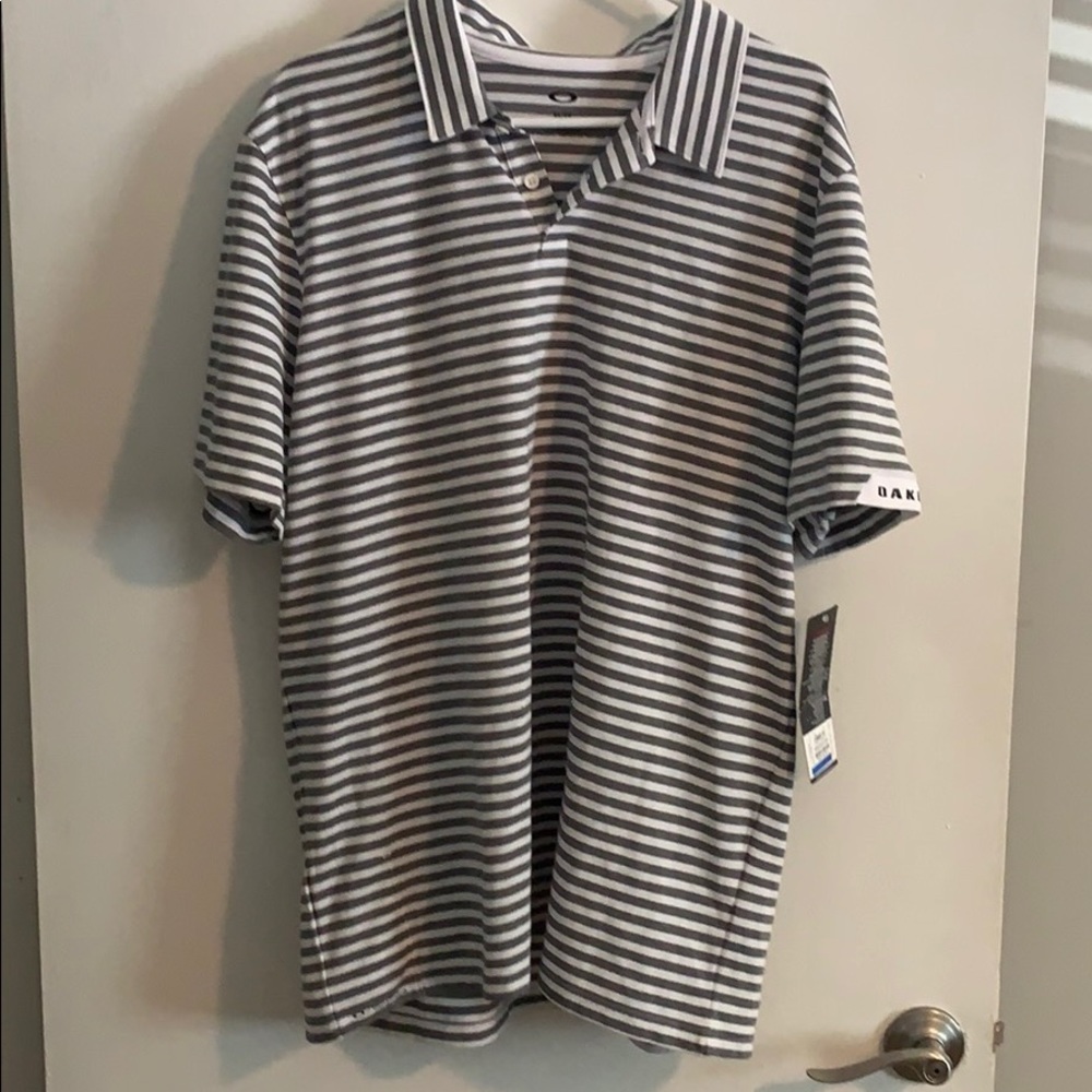Men’s Oakley golf polo size XL